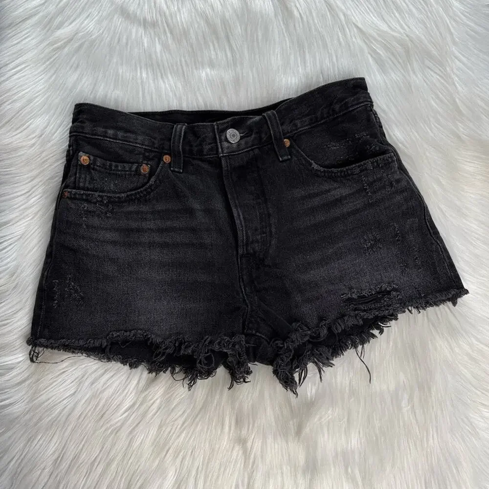 Levis trashed black